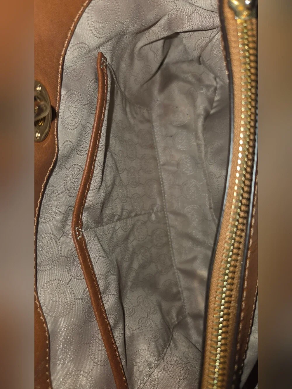 ✨ Gorgeous Michael Kors Cynthia Medium Satchel ✨